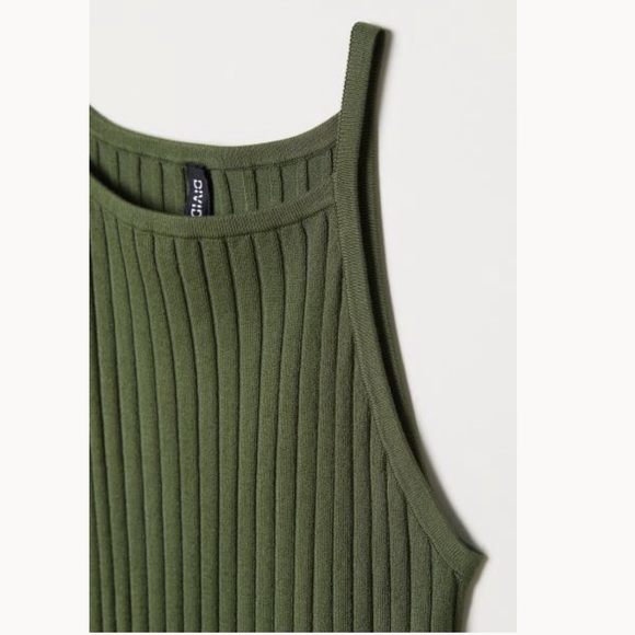 NWOT H&M Short Rib-knit Tank Tank Top - Picture 2 of 7